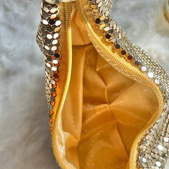New No tags GOLD SEQUINS PURSE with Detachable Strap . Room for phone & make up! - Picture 7 of 9